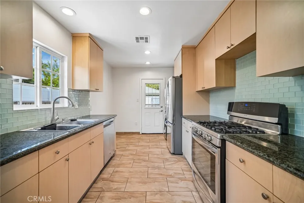 7419 Gaviota Avenue Van Nuys, CA 91406