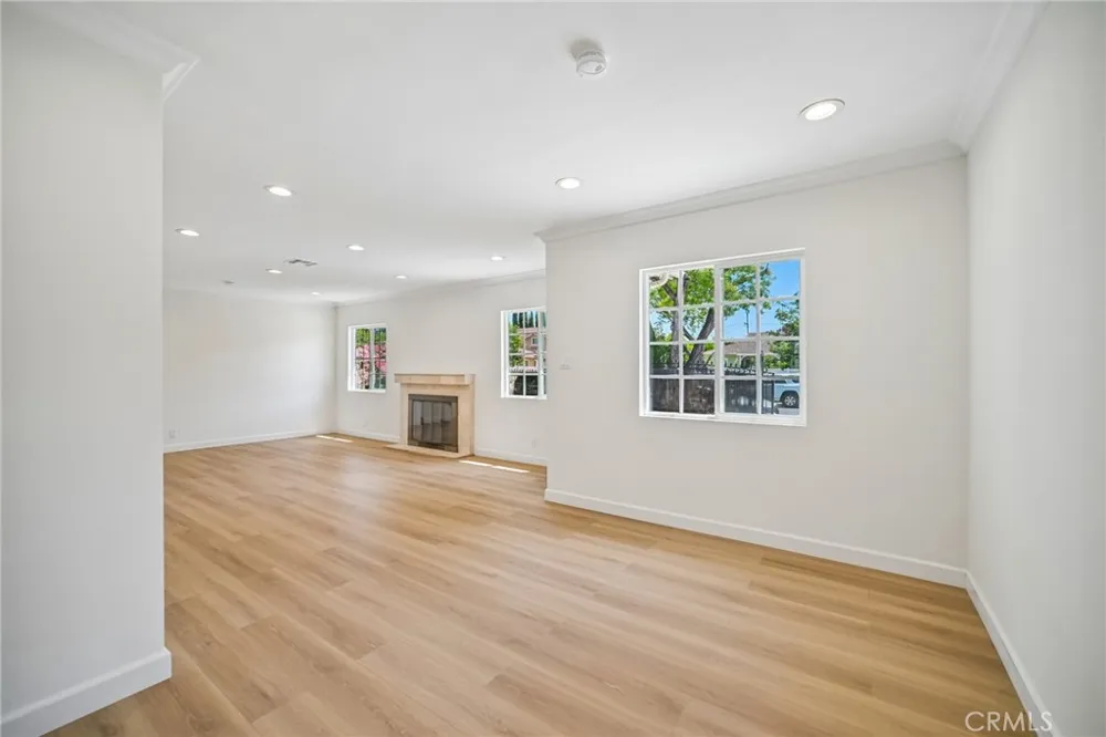 7419 Gaviota Avenue Van Nuys, CA 91406