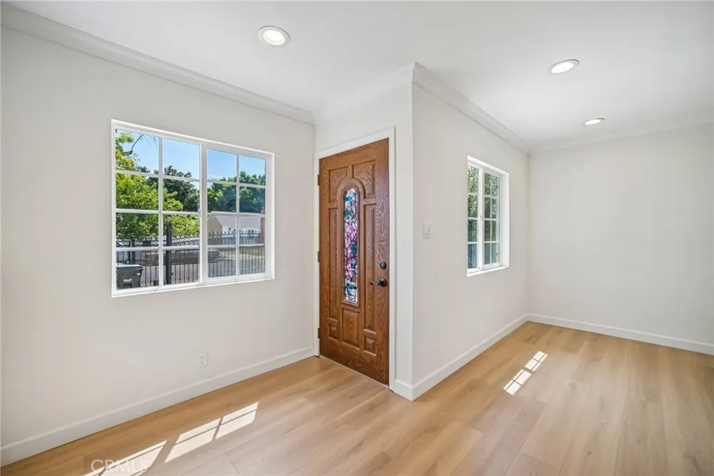 7419 Gaviota Avenue Van Nuys, CA 91406