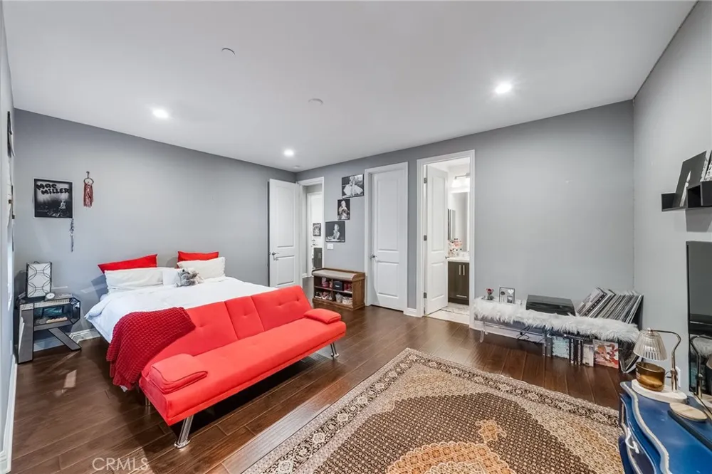 1132 Summit Oak Lake Forest, CA 92679
