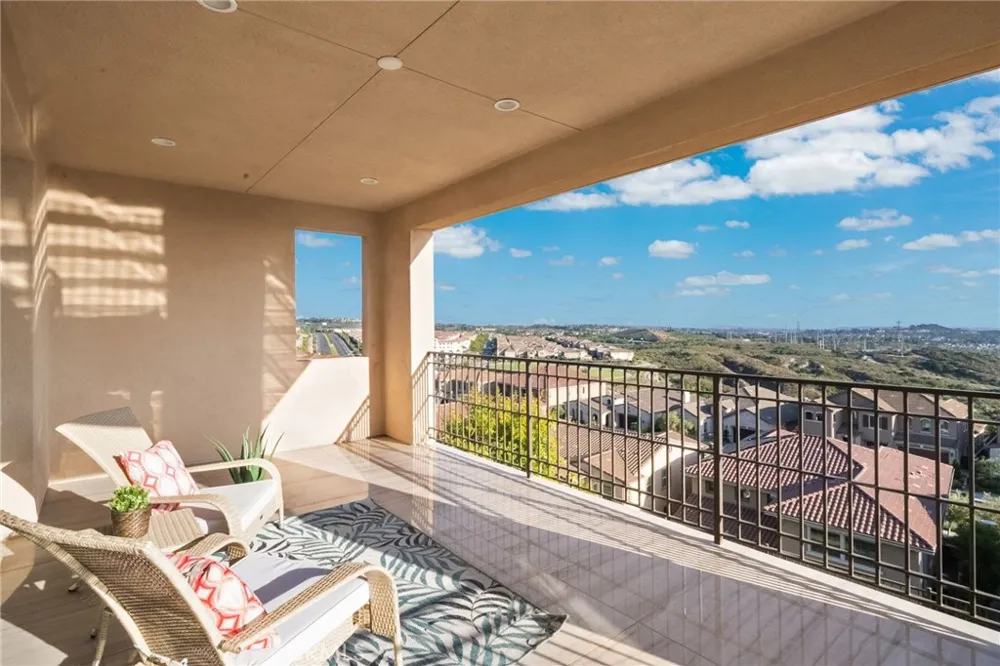 1132 Summit Oak Lake Forest, CA 92679