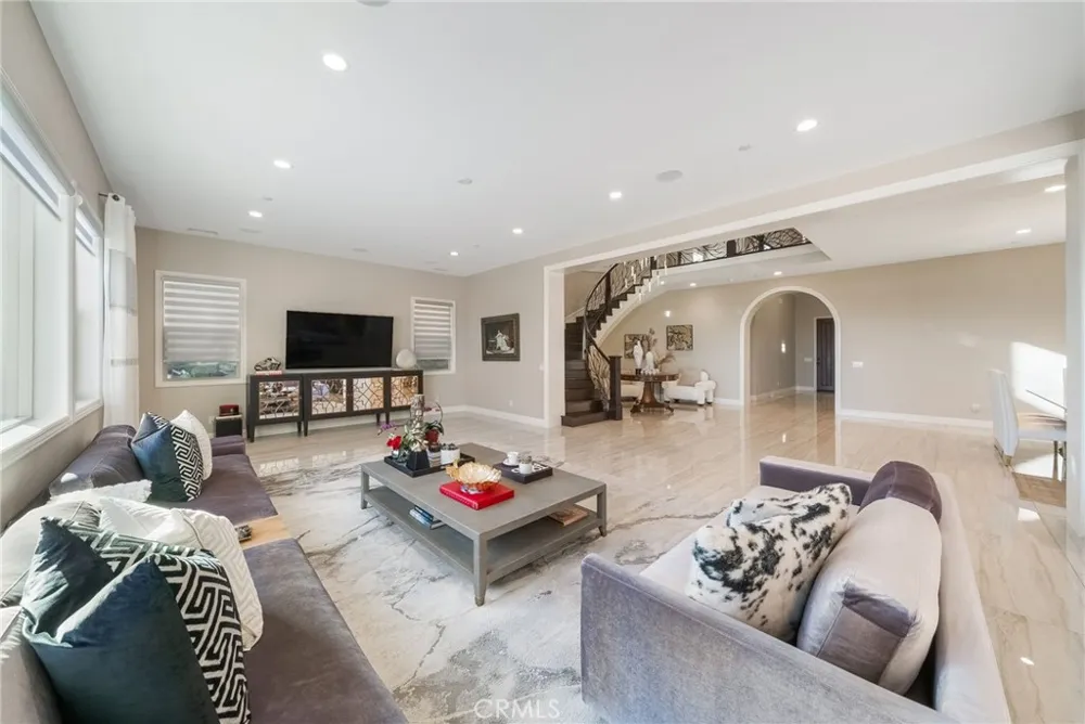 1132 Summit Oak Lake Forest, CA 92679