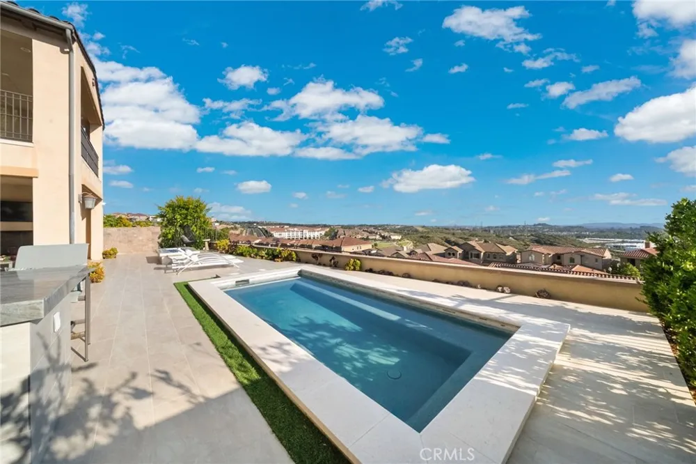 1132 Summit Oak Lake Forest, CA 92679