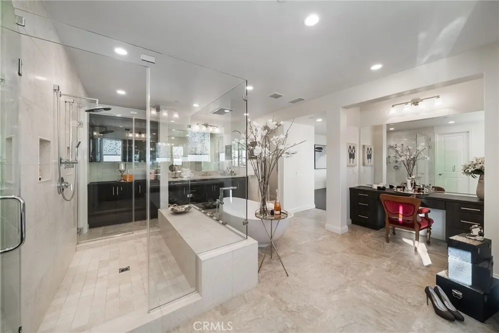 1132 Summit Oak Lake Forest, CA 92679