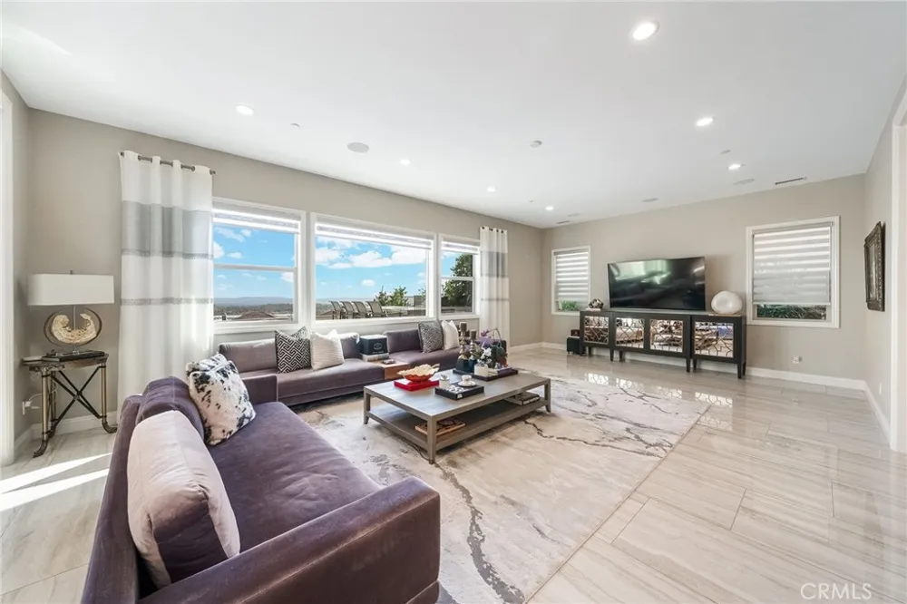 1132 Summit Oak Lake Forest, CA 92679