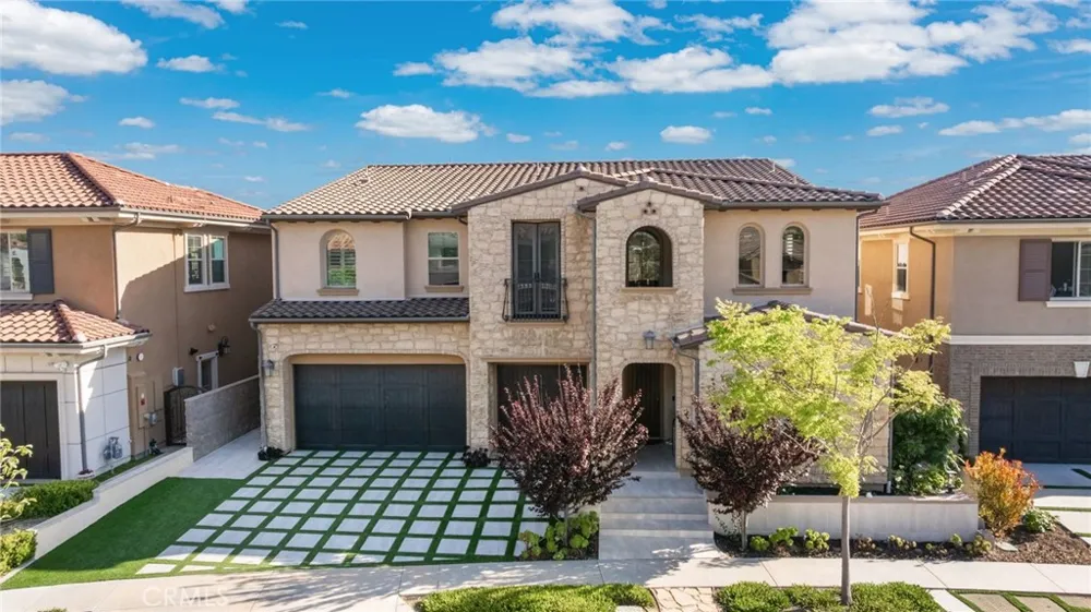1132 Summit Oak Lake Forest, CA 92679