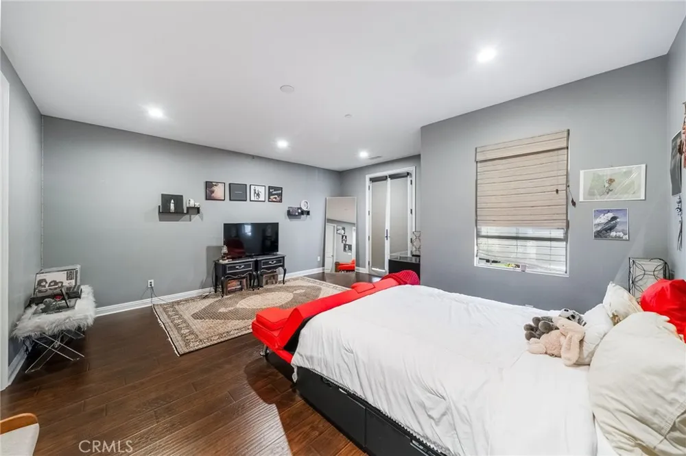 1132 Summit Oak Lake Forest, CA 92679