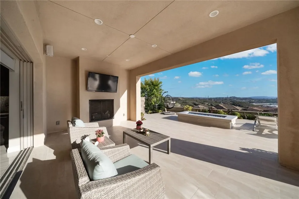 1132 Summit Oak Lake Forest, CA 92679