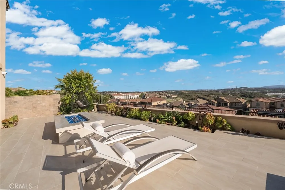 1132 Summit Oak Lake Forest, CA 92679