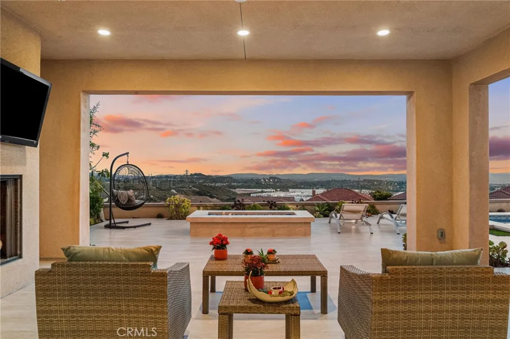 1132 Summit Oak Lake Forest, CA 92679