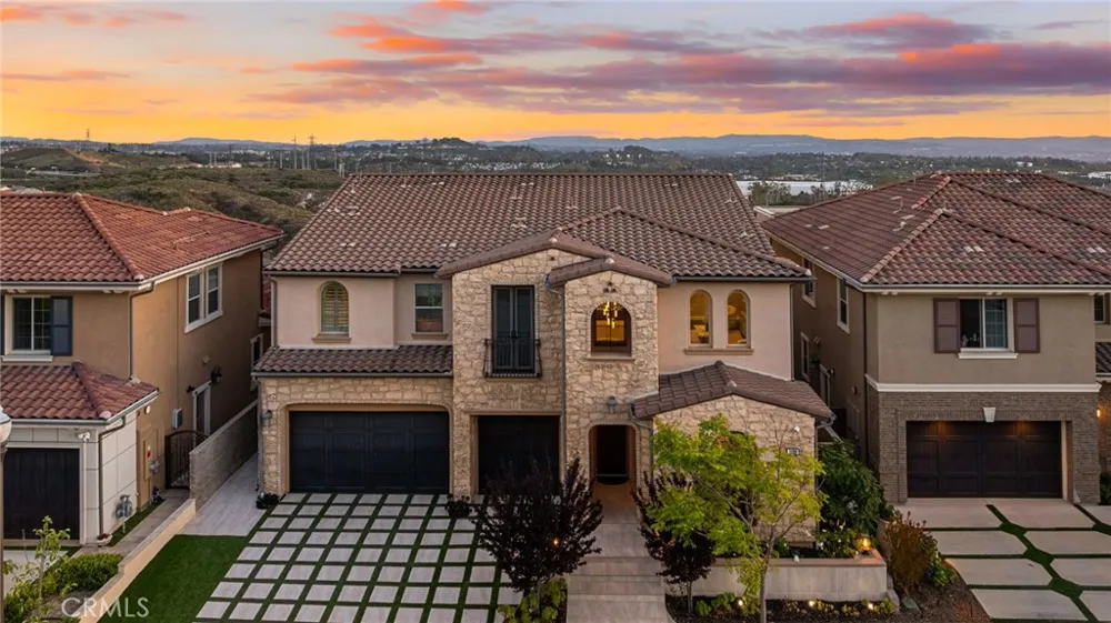 1132 Summit Oak Lake Forest, CA 92679