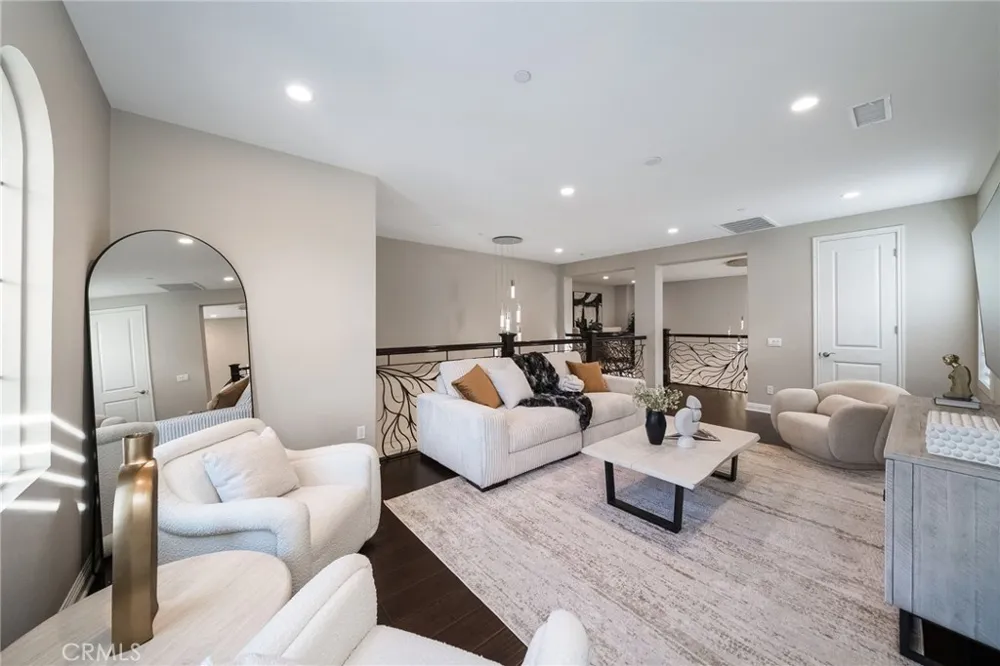 1132 Summit Oak Lake Forest, CA 92679