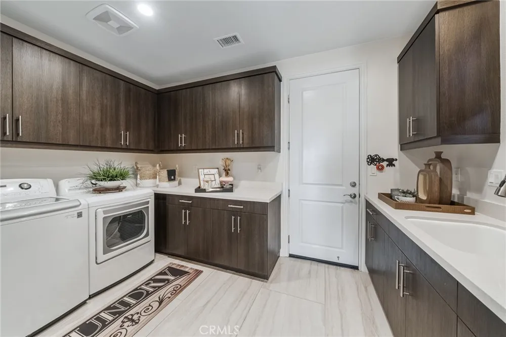 1132 Summit Oak Lake Forest, CA 92679