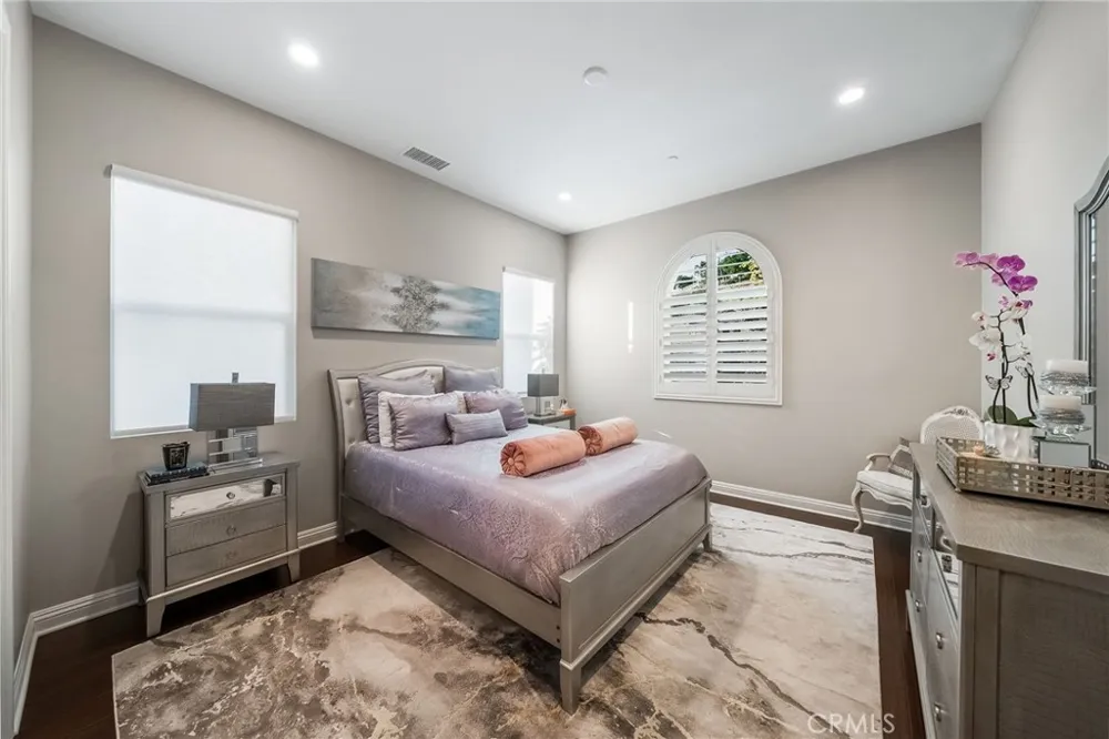 1132 Summit Oak Lake Forest, CA 92679