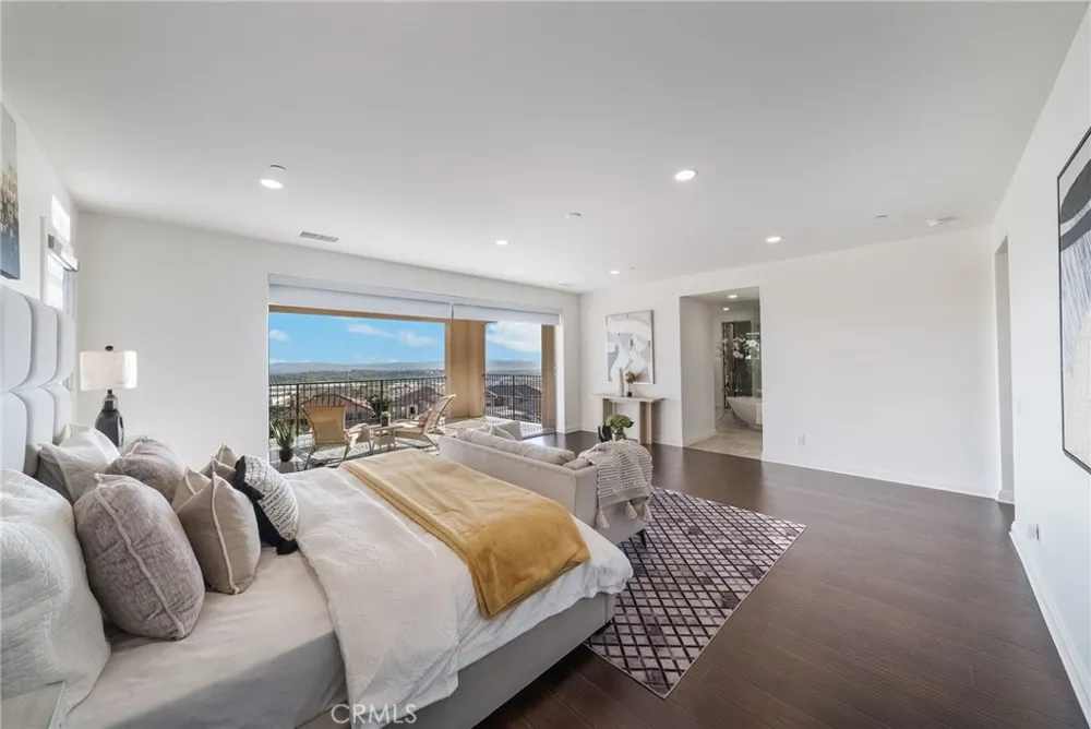 1132 Summit Oak Lake Forest, CA 92679