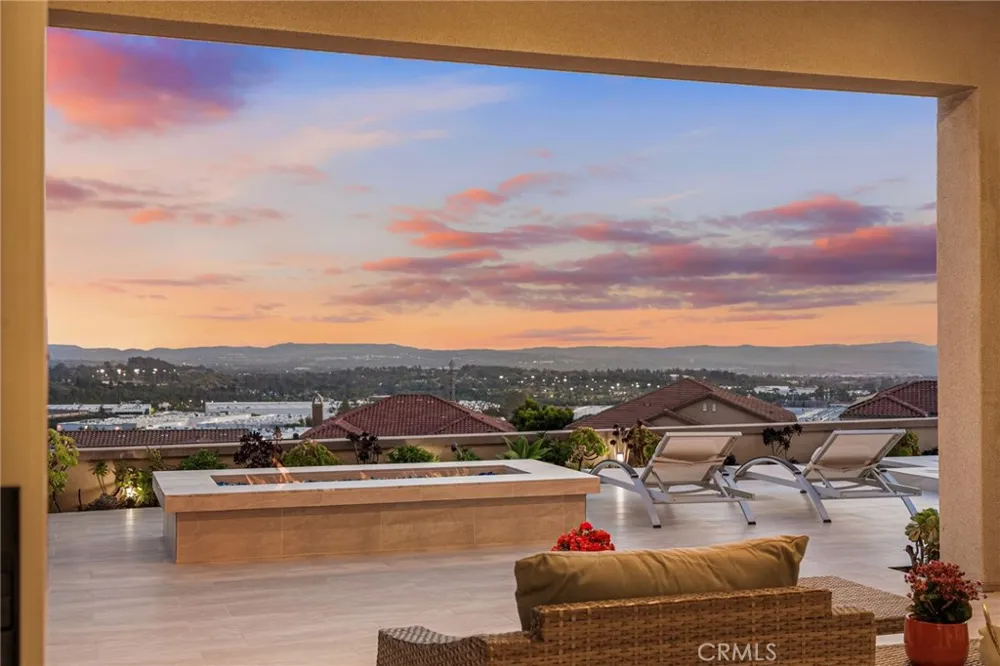 1132 Summit Oak Lake Forest, CA 92679