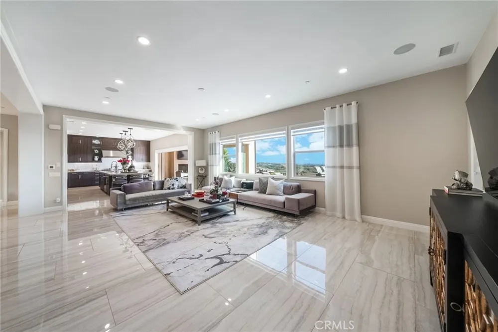 1132 Summit Oak Lake Forest, CA 92679