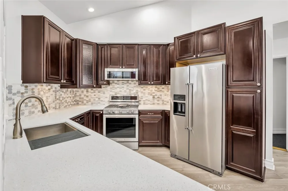 6501 Ambergrove Bakersfield, CA 93313
