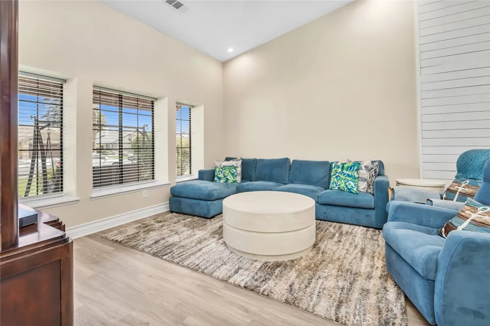 6501 Ambergrove Bakersfield, CA 93313