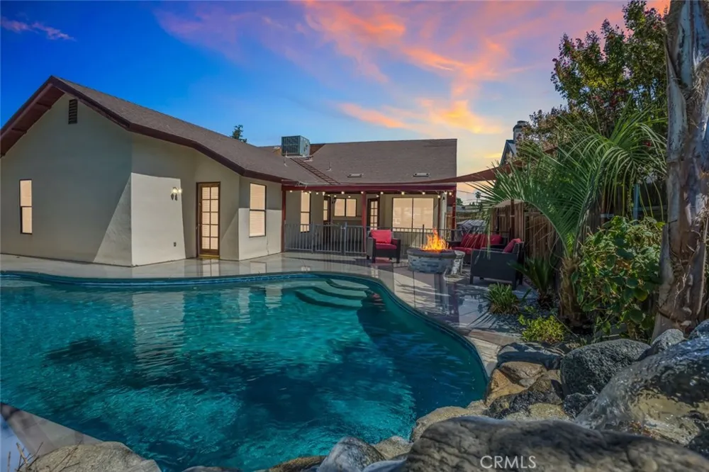 6501 Ambergrove Bakersfield, CA 93313