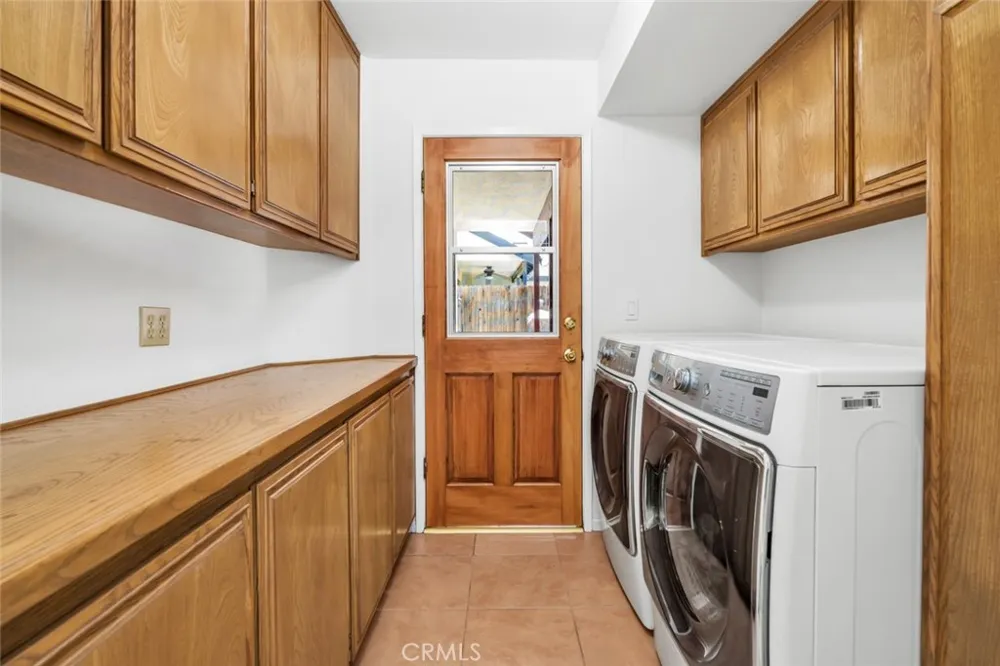 6501 Ambergrove Bakersfield, CA 93313