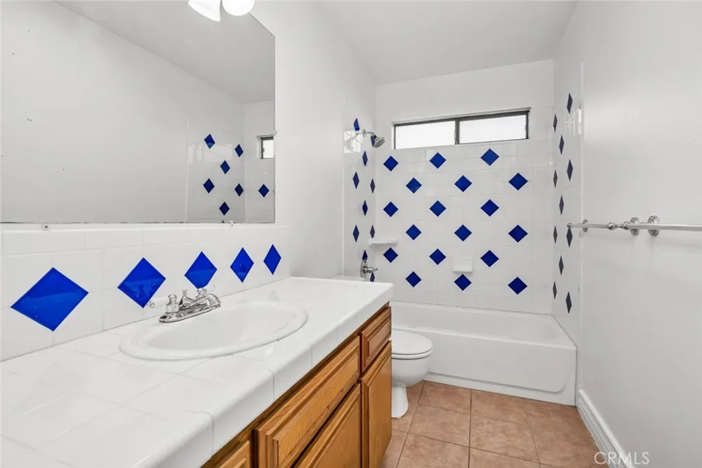 6501 Ambergrove Bakersfield, CA 93313