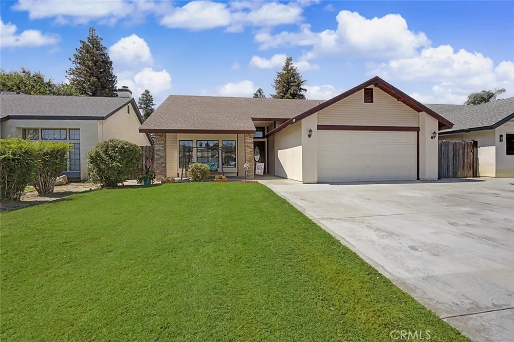 6501 Ambergrove Bakersfield, CA 93313