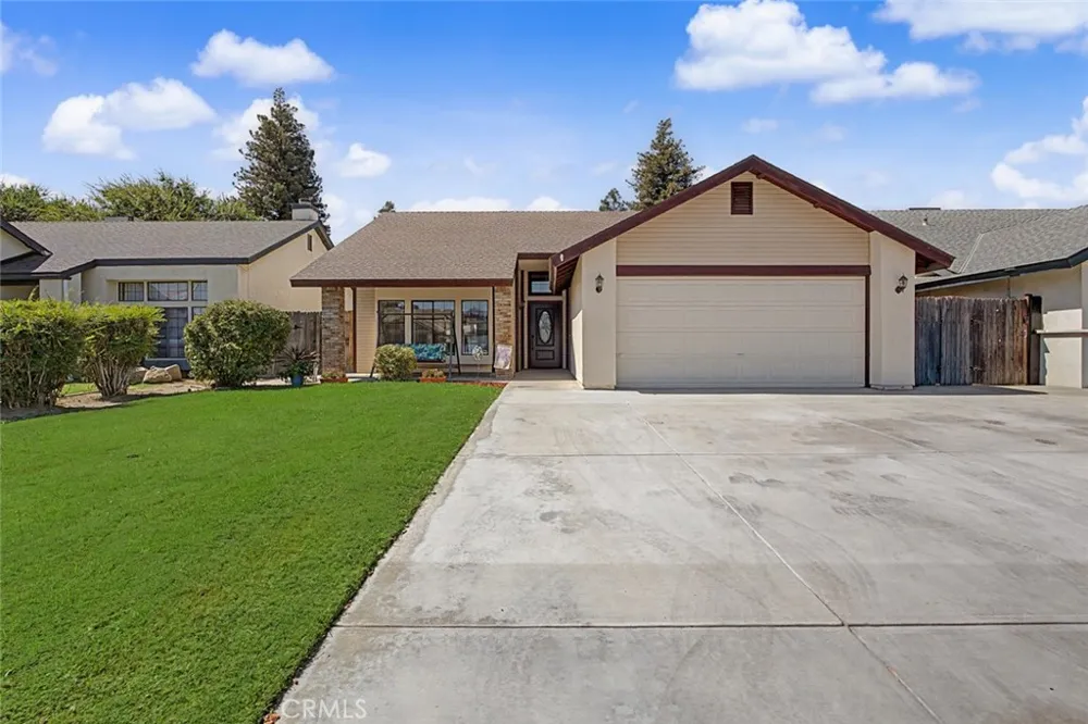 6501 Ambergrove Bakersfield, CA 93313