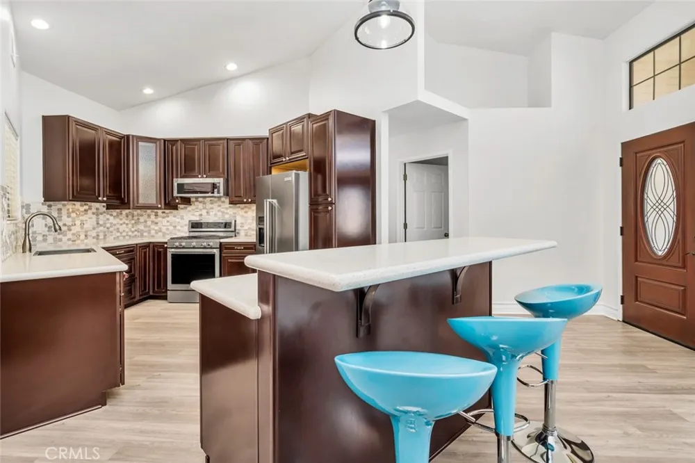 6501 Ambergrove Bakersfield, CA 93313