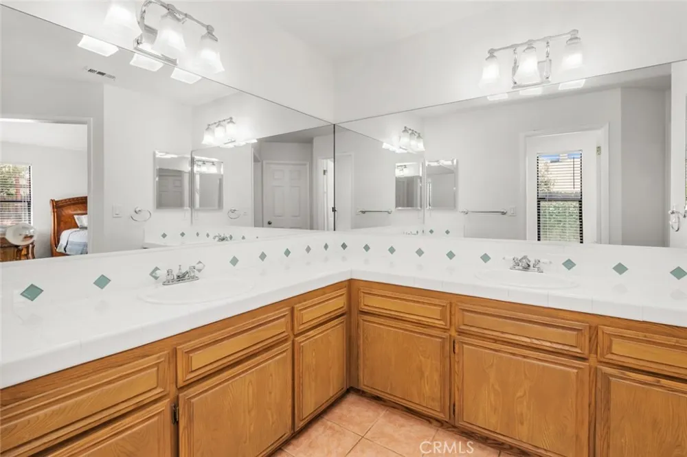 6501 Ambergrove Bakersfield, CA 93313