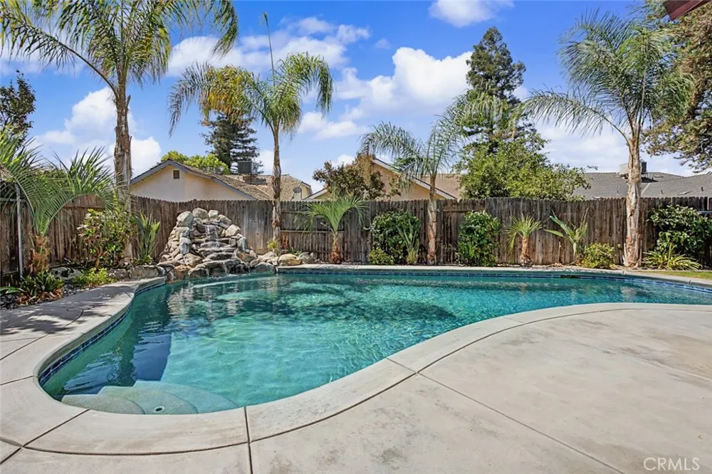 6501 Ambergrove Bakersfield, CA 93313