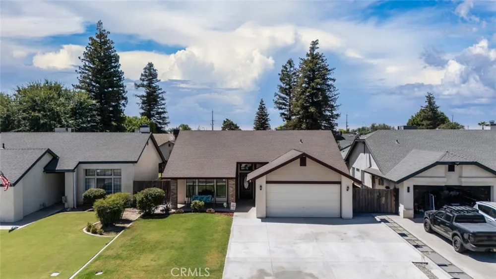 6501 Ambergrove Bakersfield, CA 93313