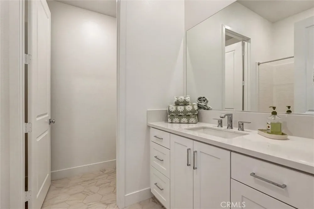 29455 Corte Halcon Valencia, CA 91354