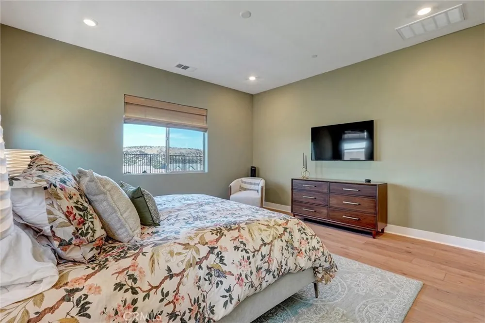 29455 Corte Halcon Valencia, CA 91354