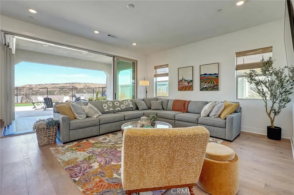 29455 Corte Halcon Valencia, CA 91354