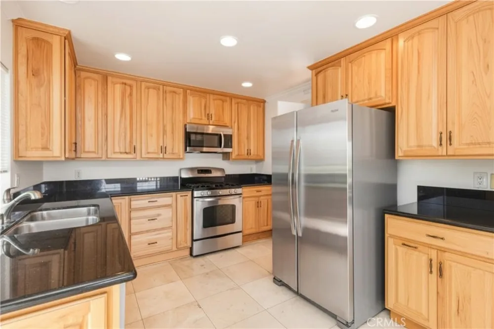 27 Palos #63 Irvine, CA 92612