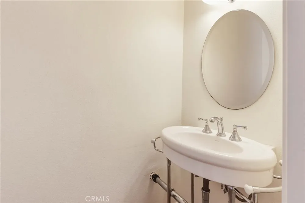 27 Palos #63 Irvine, CA 92612