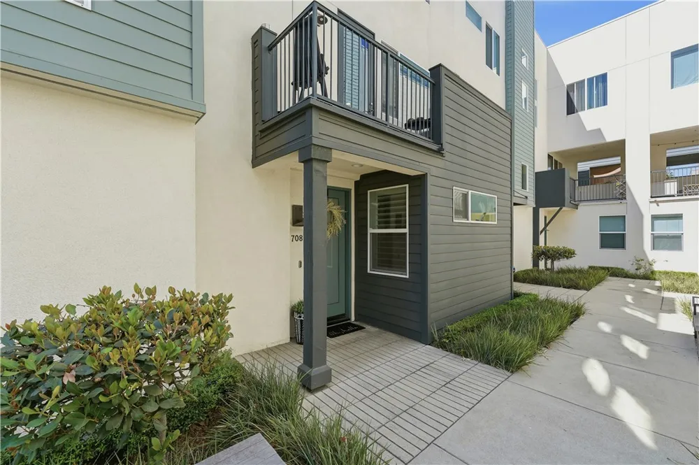 9942 Artesia Boulevard #708 Bellflower, CA 90706