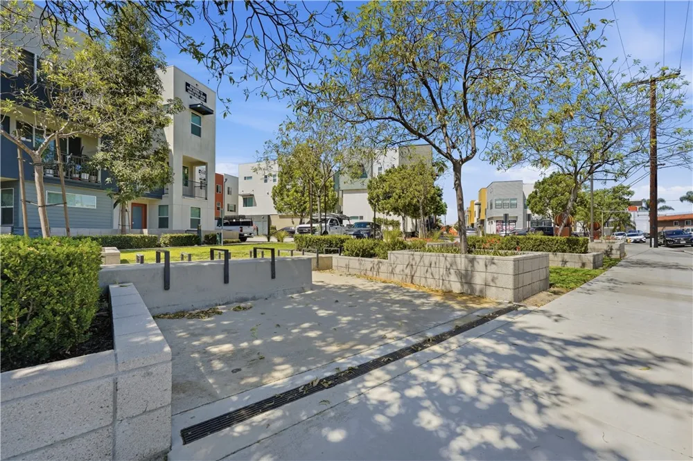 9942 Artesia Boulevard #708 Bellflower, CA 90706