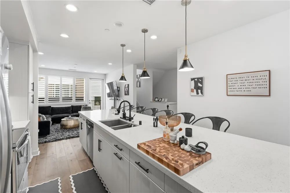 9942 Artesia Boulevard #708 Bellflower, CA 90706