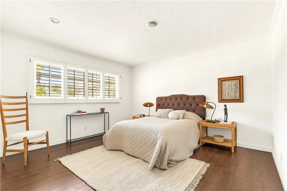 1644 Aliso Avenue Costa Mesa, CA 92627