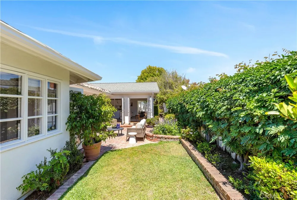 1644 Aliso Avenue Costa Mesa, CA 92627