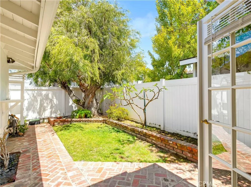 1644 Aliso Avenue Costa Mesa, CA 92627