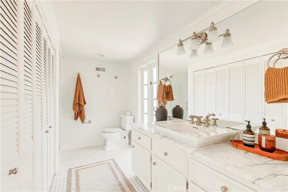 1644 Aliso Avenue Costa Mesa, CA 92627
