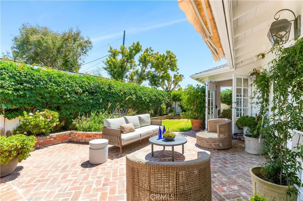 1644 Aliso Avenue Costa Mesa, CA 92627
