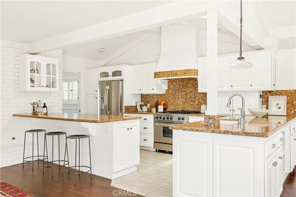 1644 Aliso Avenue Costa Mesa, CA 92627