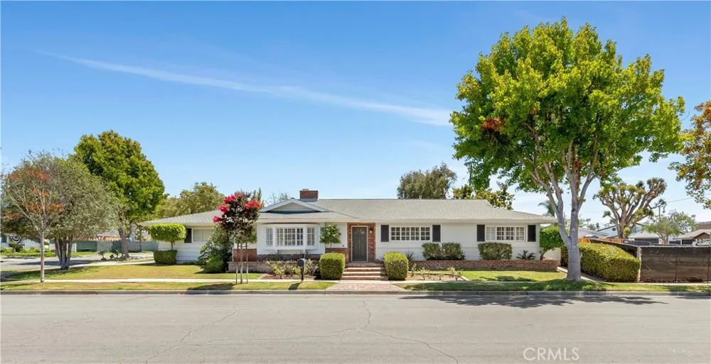 1644 Aliso Avenue Costa Mesa, CA 92627