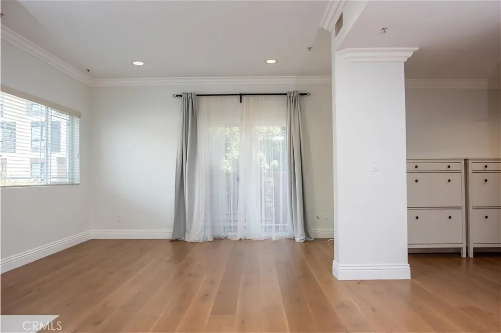 815 S Harvard Boulevard #201 Los Angeles, CA 90005