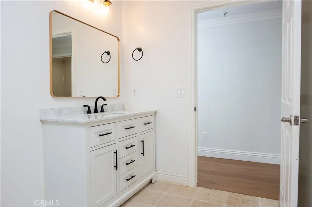 815 S Harvard Boulevard #201 Los Angeles, CA 90005