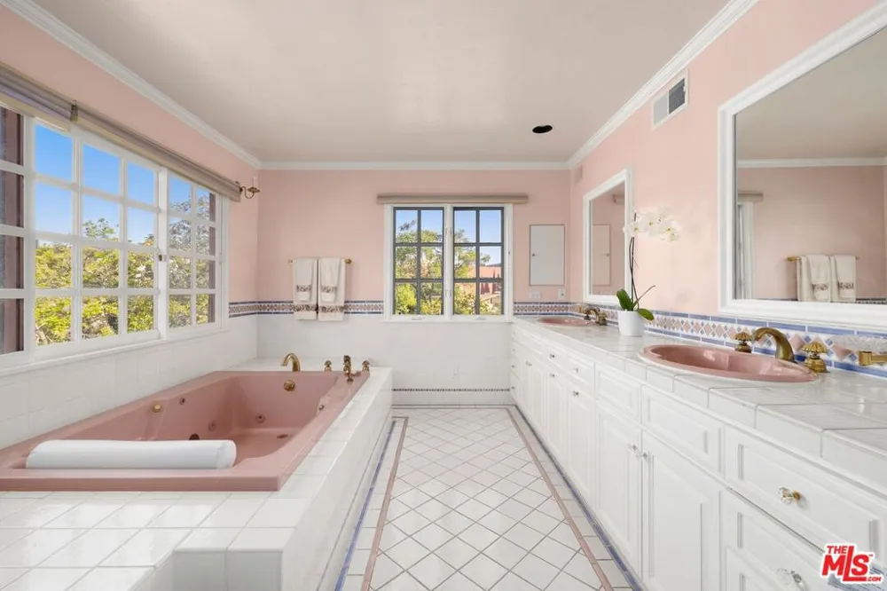 1717 Comstock Avenue Los Angeles, CA 90024